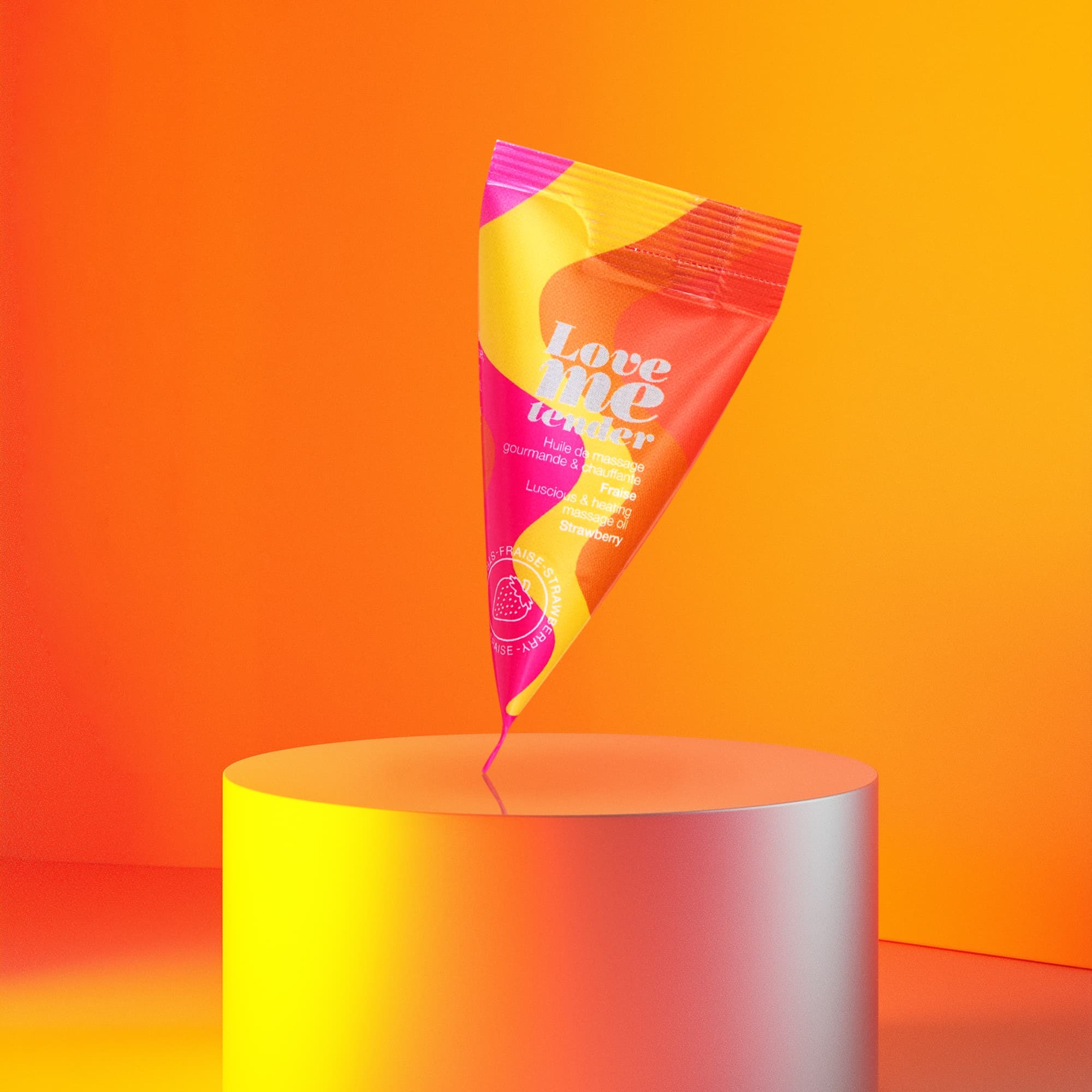 Съедобное массажное масло с разогревающим эффектом Love to Love LOVE ME TENDER Клубника 10мл_3