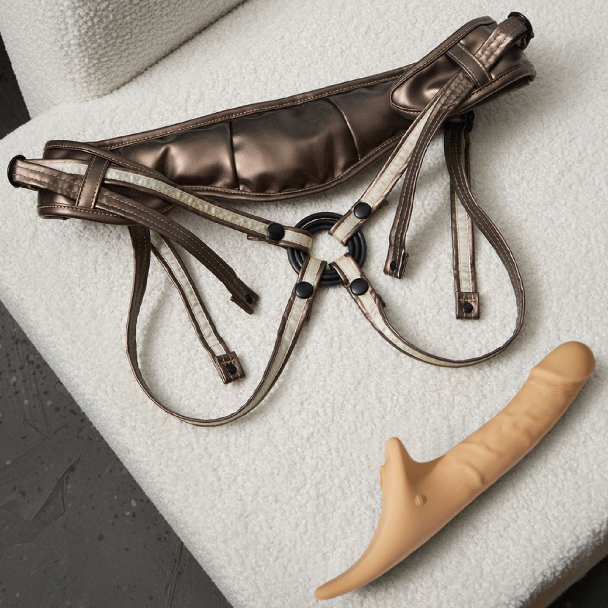 Фаллоимитатор Strap-on-me MULTI ORGASM REALISTIC DILDO с стимуляцией клитора и вибрацией L, телесный_6