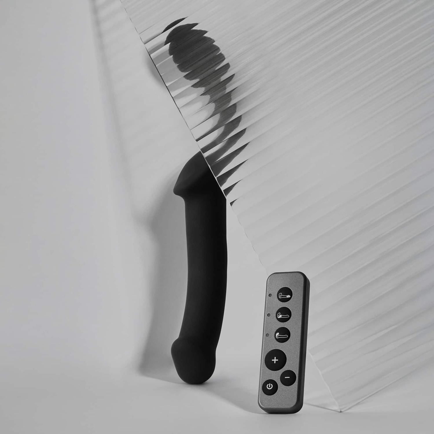 image-vibrating-bendable-strap-on-black-strap-on-me-2000x2000-7