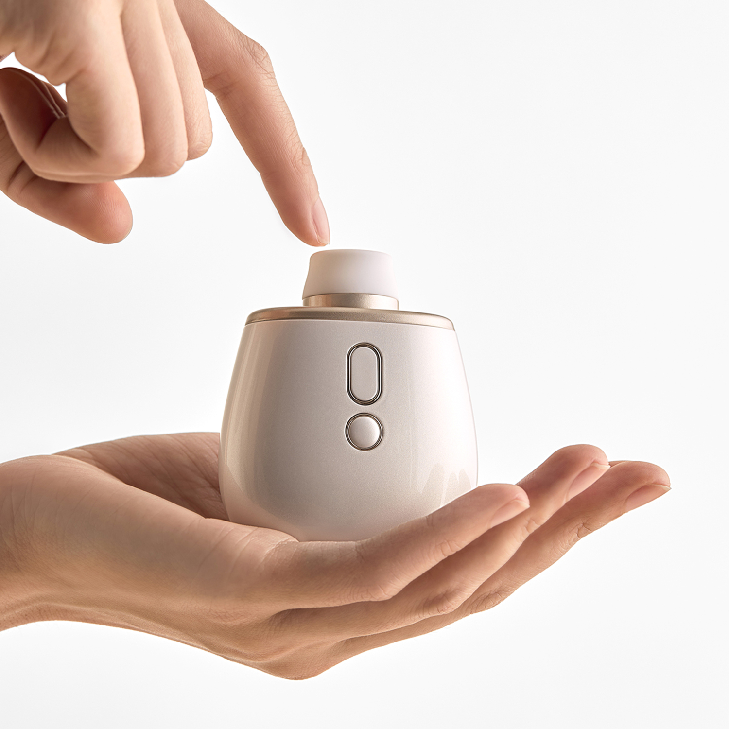 Элегантный стимулятор с вакуумом и микротоками BeYourLover Aromia_5